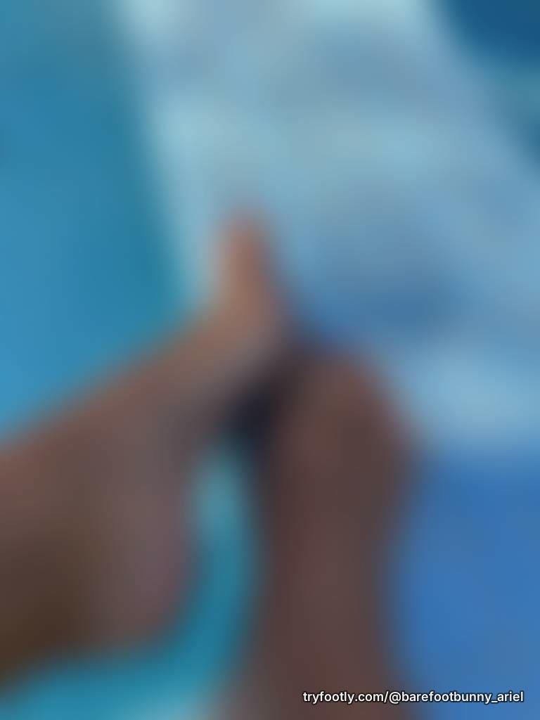 Hi New here! Want to share some pics with you ;) x Dm me if you want anything else