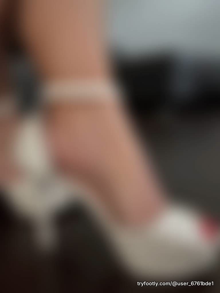 Full catalogue of polka dot heel content! DM for prices and options