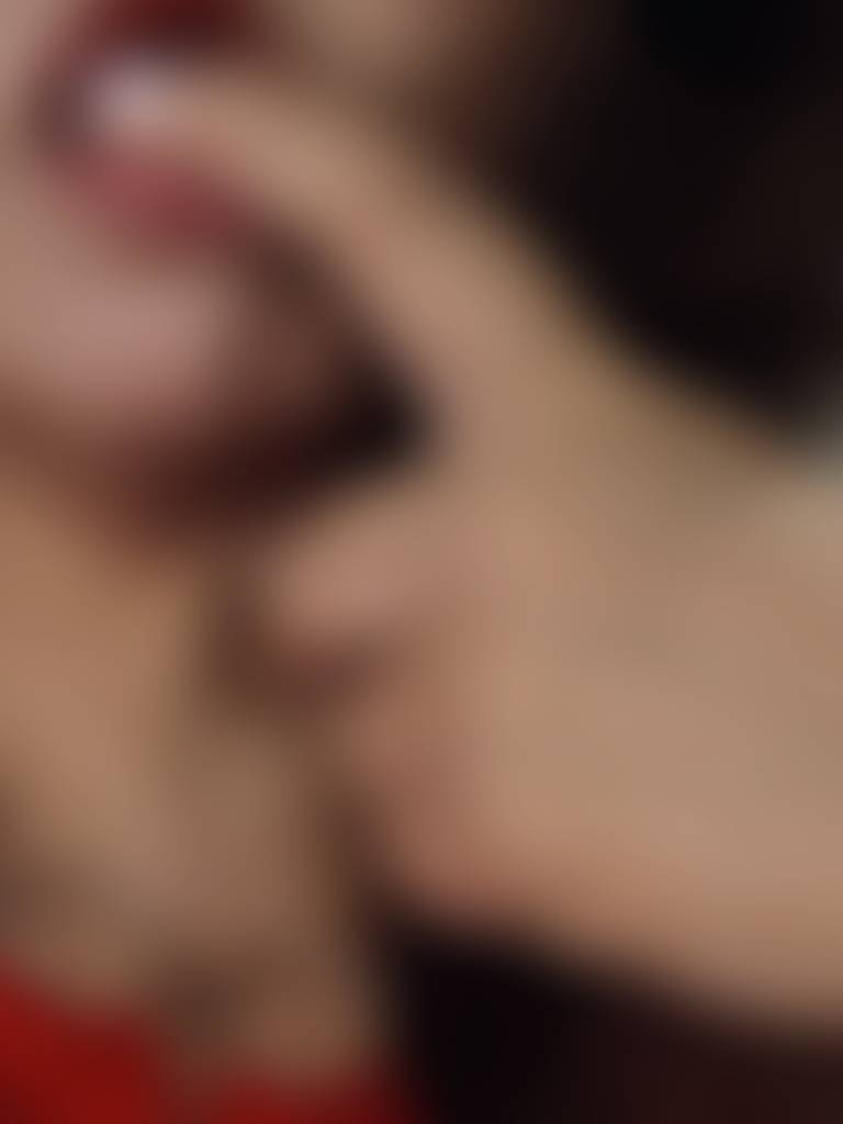 I am real. I am hot. My feet want you to worship them. What are you waiting for?