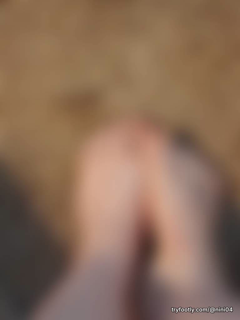 👣