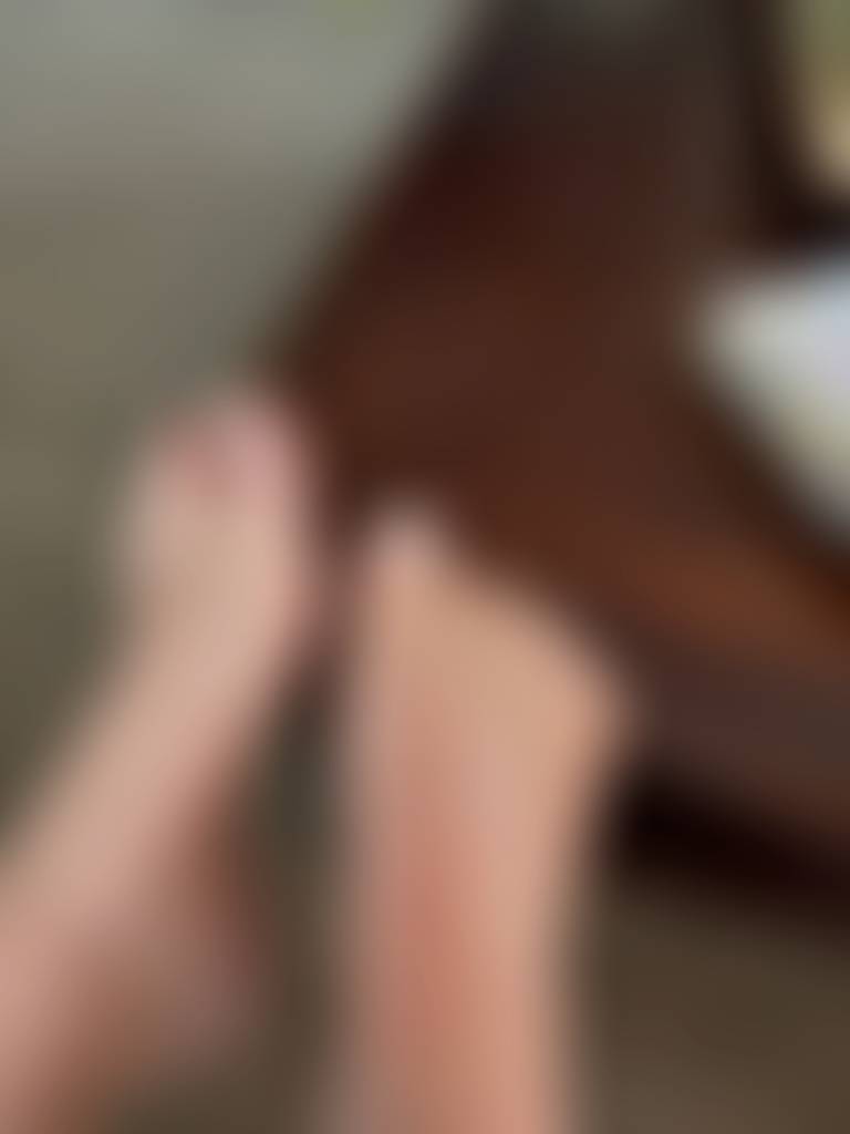 Here to show you the interesting toe!😂☠️