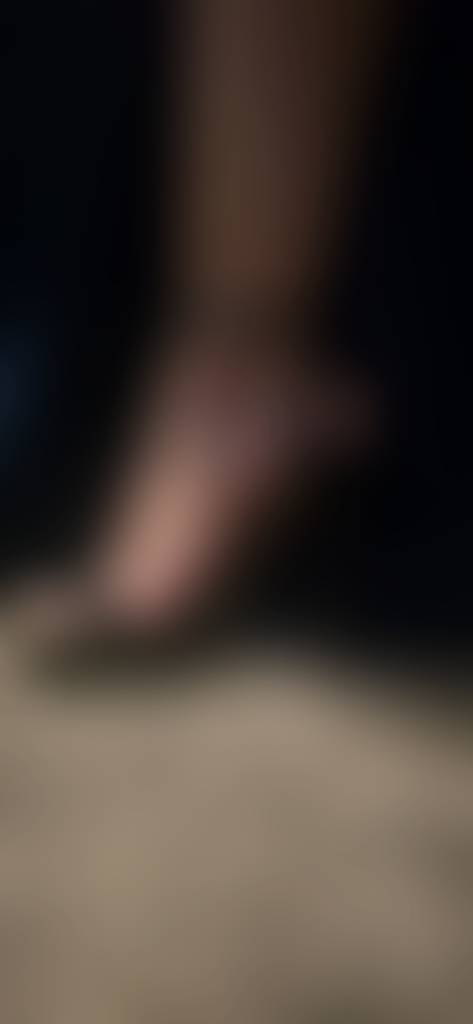 “This is just a teaser… my best content is behind the scenes 💋 DM me”