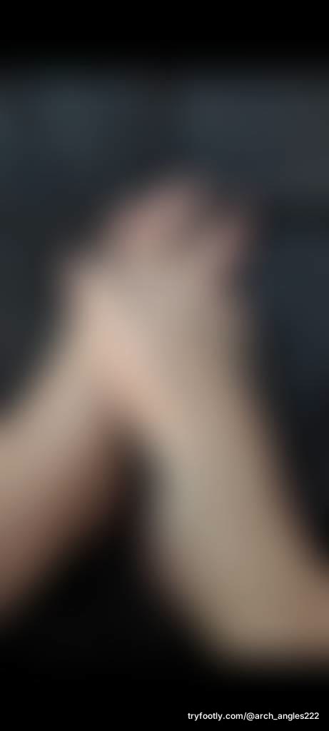 Pretty little baby feet, wanna play
