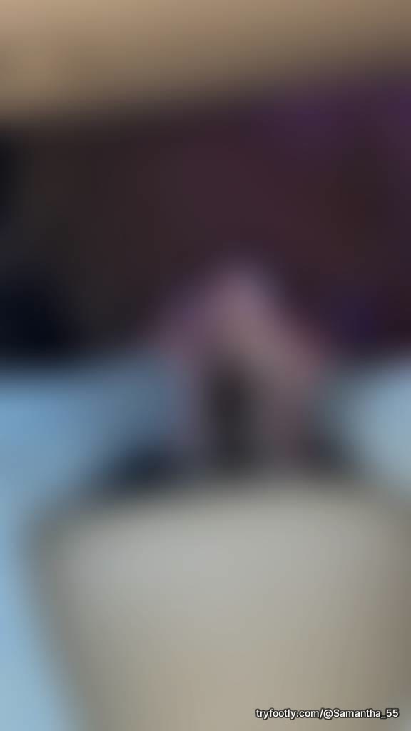 Subscribe to see my pretty feet & toes or you can ask for customs😍😍😍