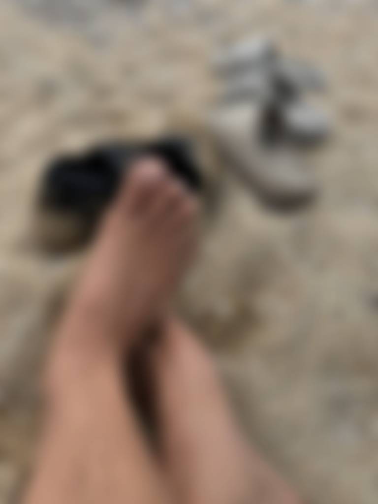 Like my feet? Size 10s wanna see more? Let me know. 💋