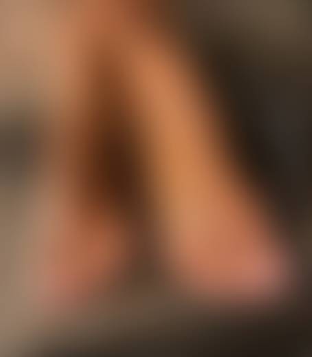 Waiting for your special requests👣📸
