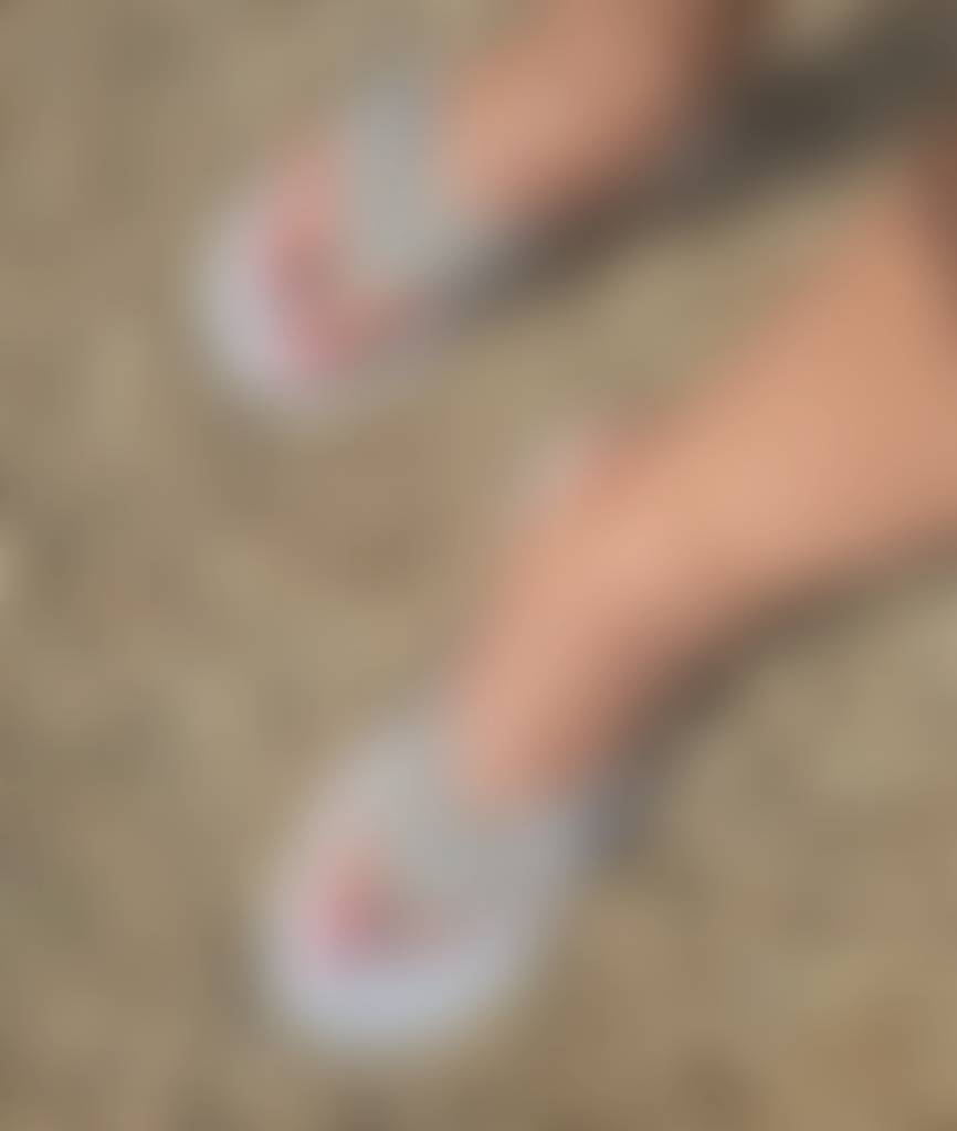 The sun is out and now that it's warmer, so are my toes! I'm happy to get back to wearing 