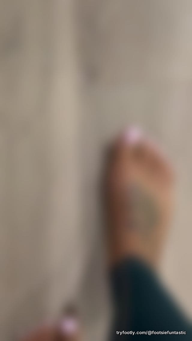 Just taking a walk around the house… 👣👀