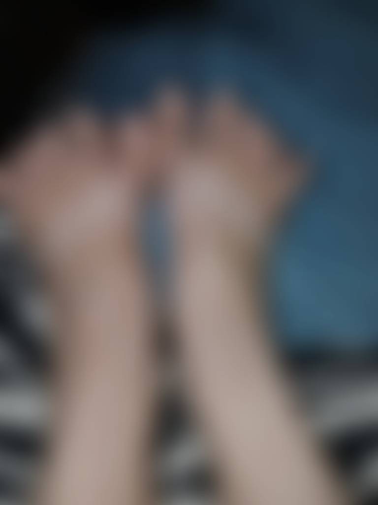 Silly naked toes