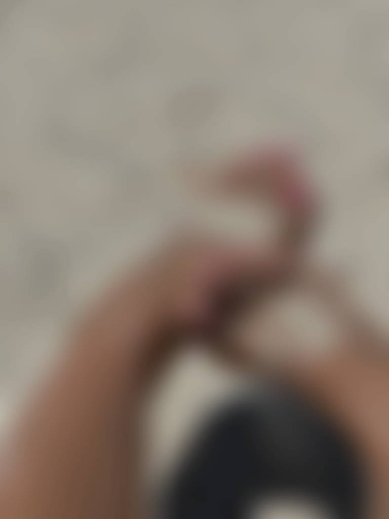 Sandy toes… video downloading….