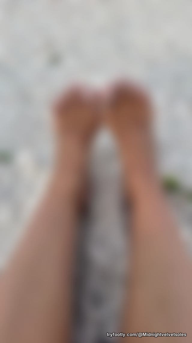 Sandy toes and lots of flirty vibes