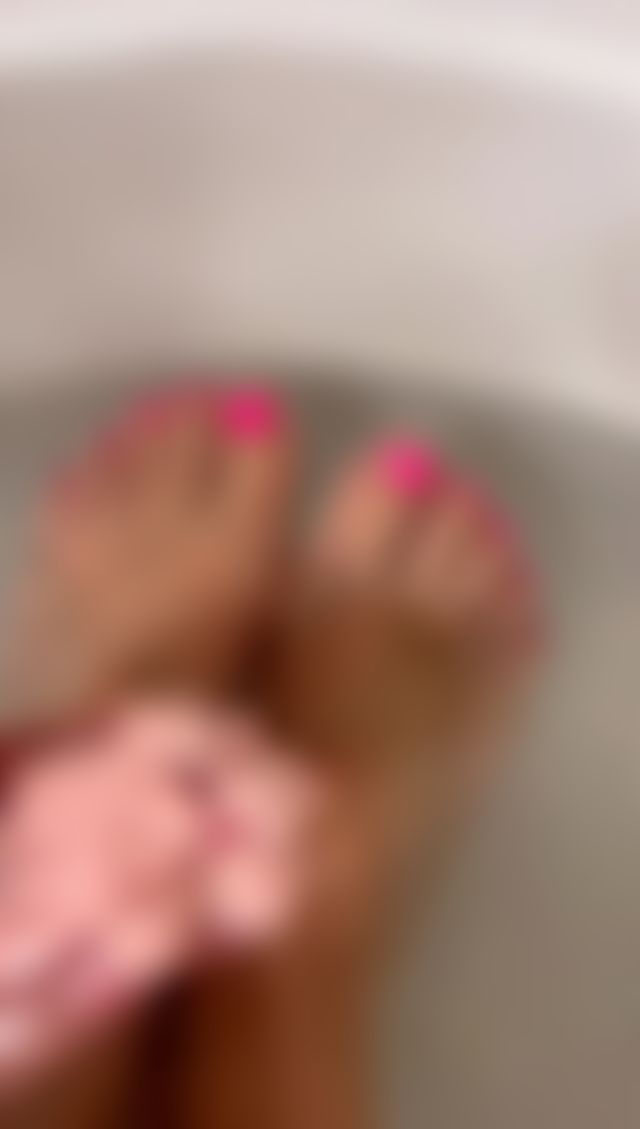 Always have to get in between the toes good…. 💋🫧