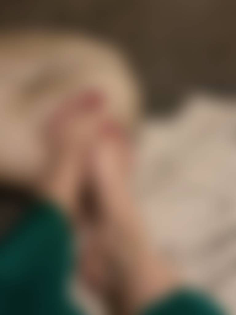 Hi everyone! Excited to share my first foot pics 💖 Custom requests are welcome — DM me for