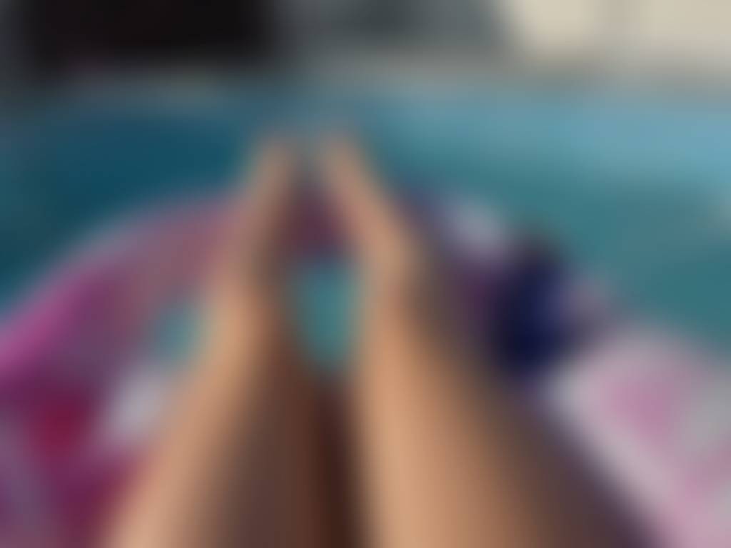 Phew! 102 over here footsies needed a dip 🥵🦶🏻