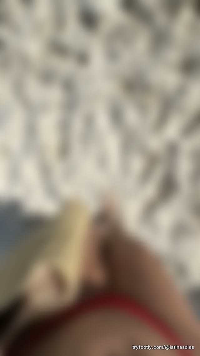 Short clip from Cuba 🌴👣 #Barefeet in the white sand, #toes enjoying the sun ☀️ Red swimsui