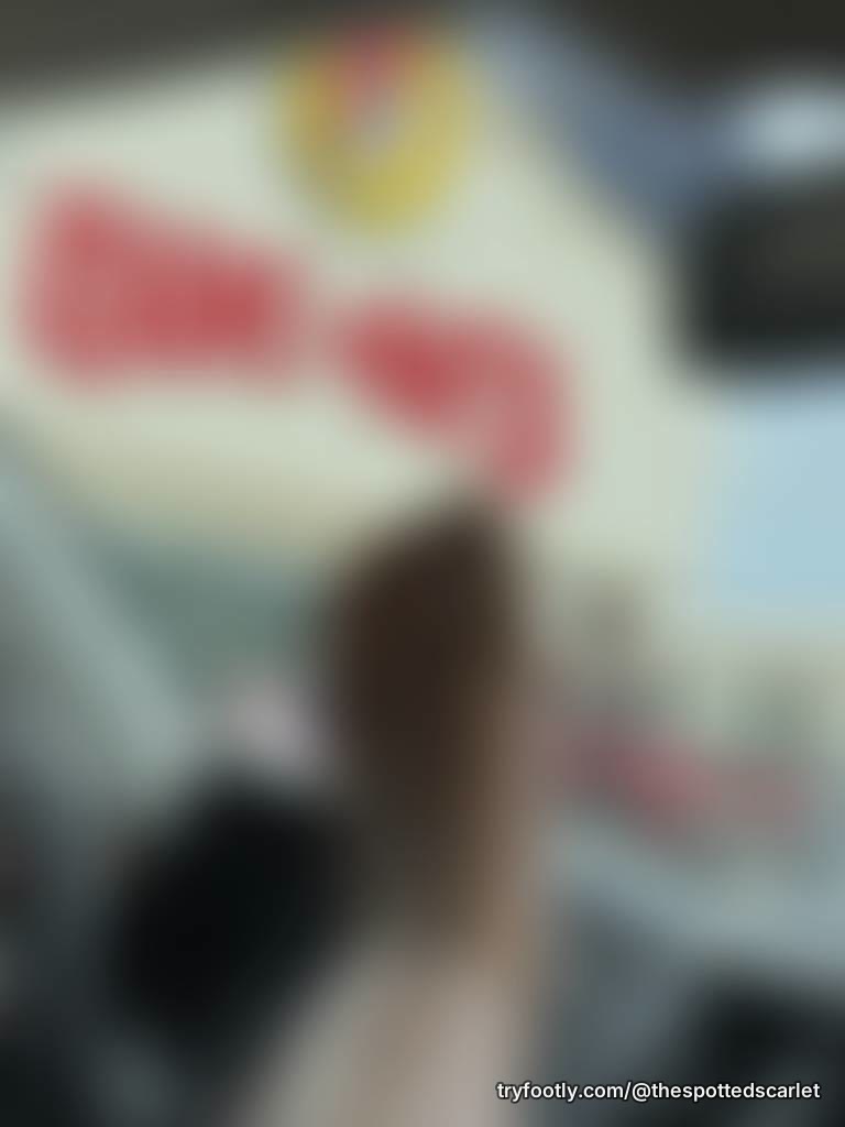 Stopped by Buc-ee's for snacks... but my feet might just be the real treat. 👣🤎⛽️ Fresh ped