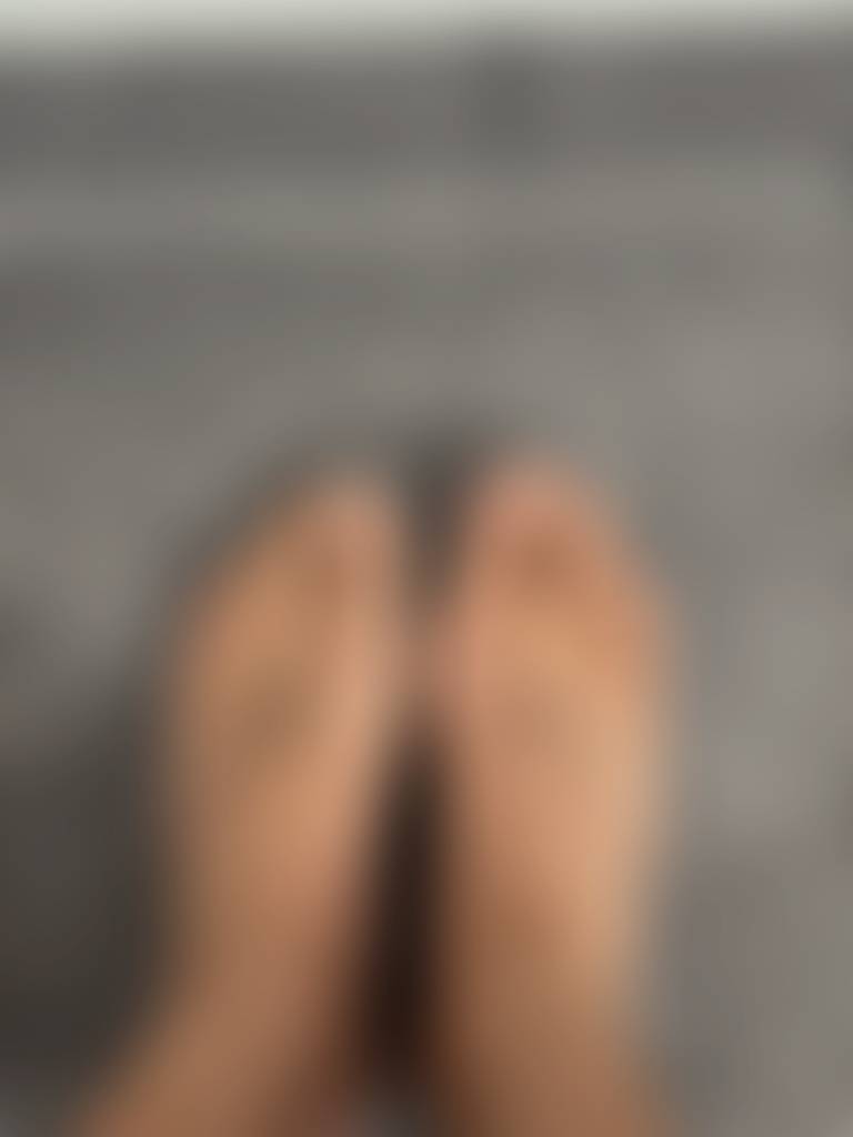 my feet are so sore after standing for 5 hours i wish someone could rub them for me ;)