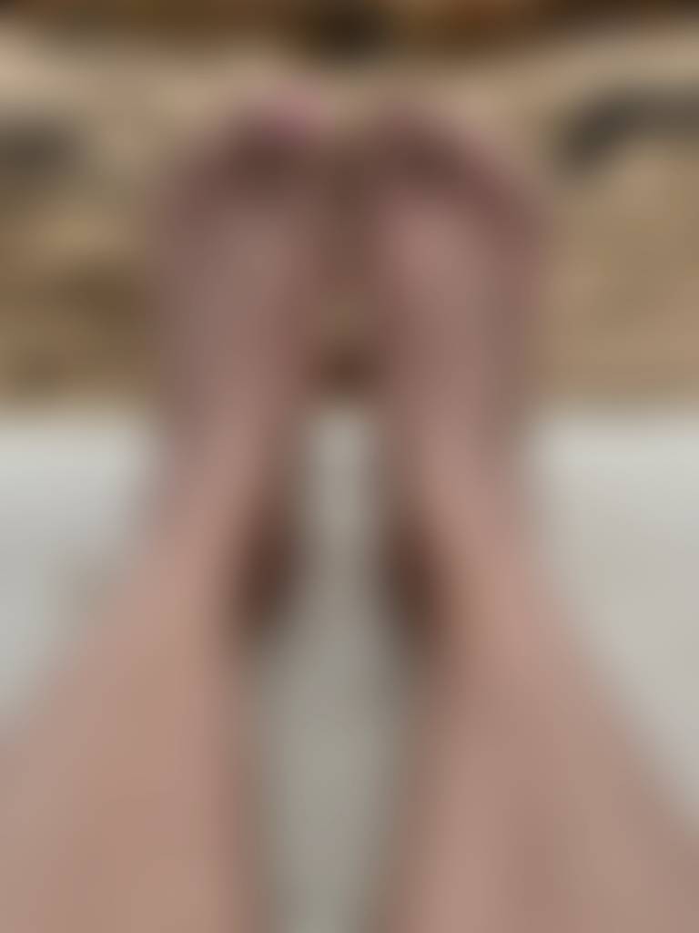 Feet in sand 👣