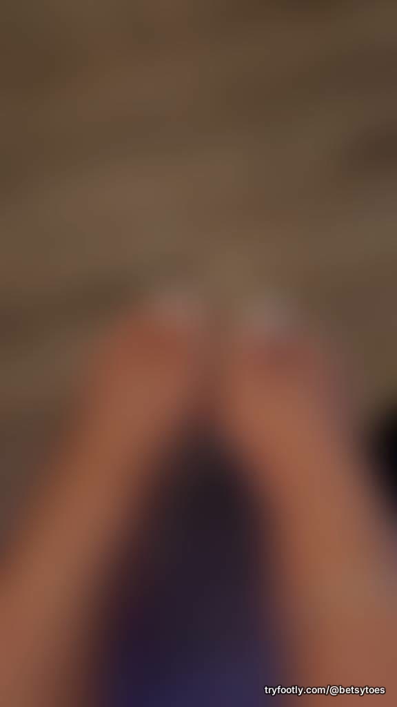 Dirty feet need washed 🫢