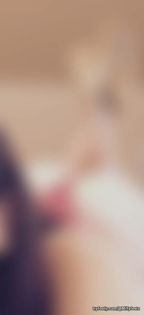 Heals, booty, lingerie… you know you want to see this 👠🍒🦶