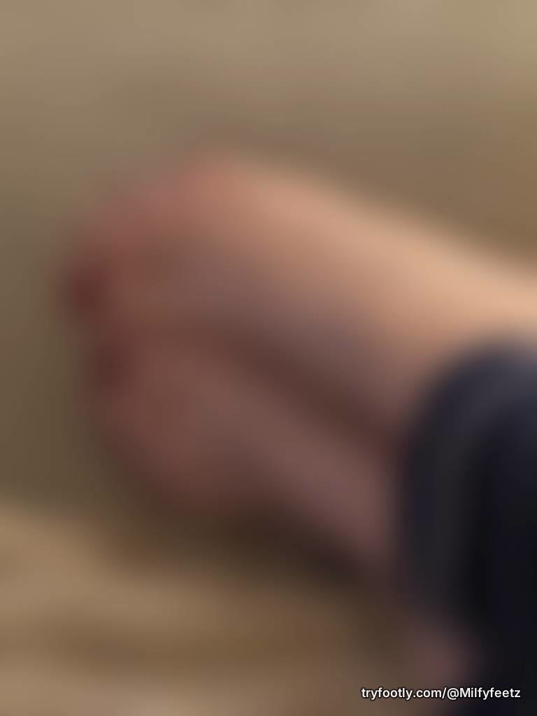 Comfy vibes 🙆‍♀️🦶❤️ subscribe or DM me for more