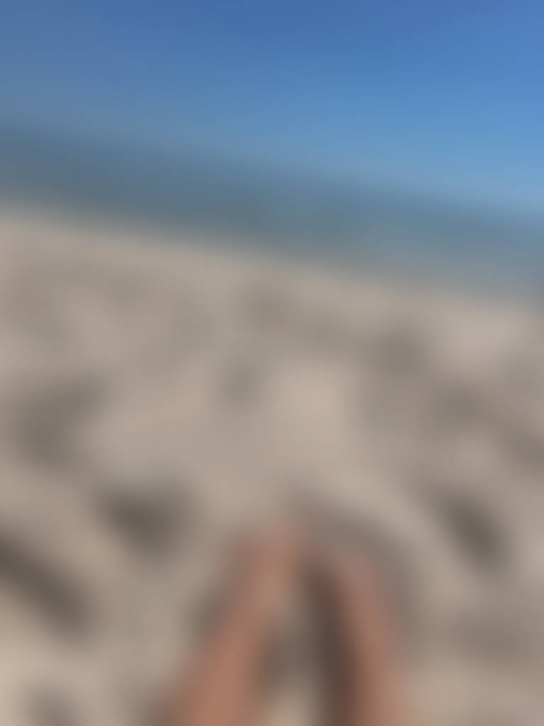 Sandy feet 🌊☀️👙
