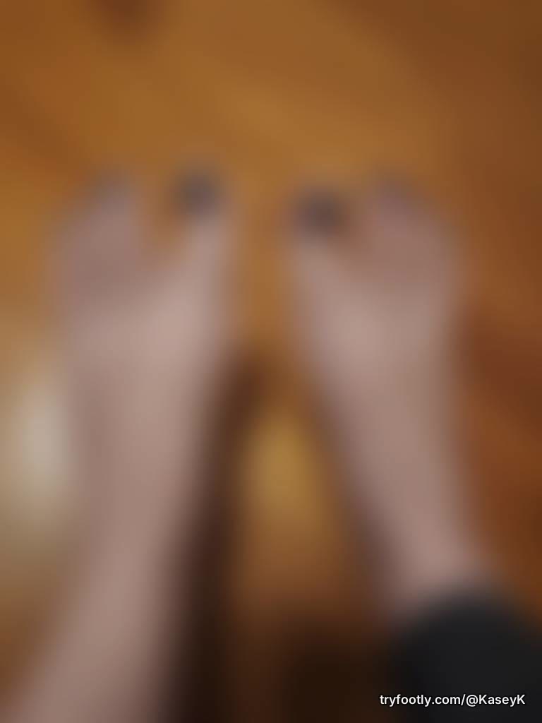 New on here. Here is a pic of my size 12 womens us feet let me know if you like.