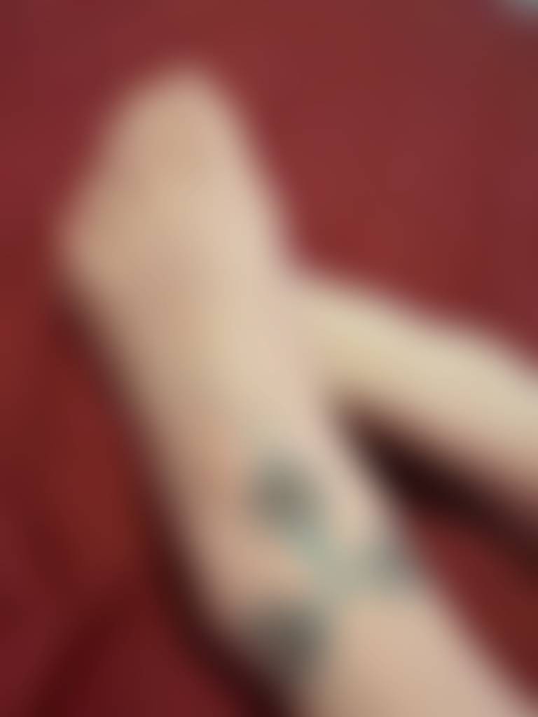 First post. Please be gentle! Should I get my toes painted?