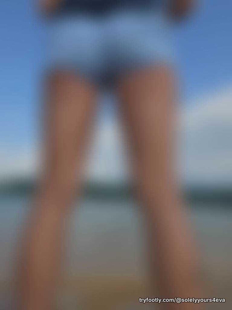 Look at my sexy, athletic legs and my cute Lil ass!!!