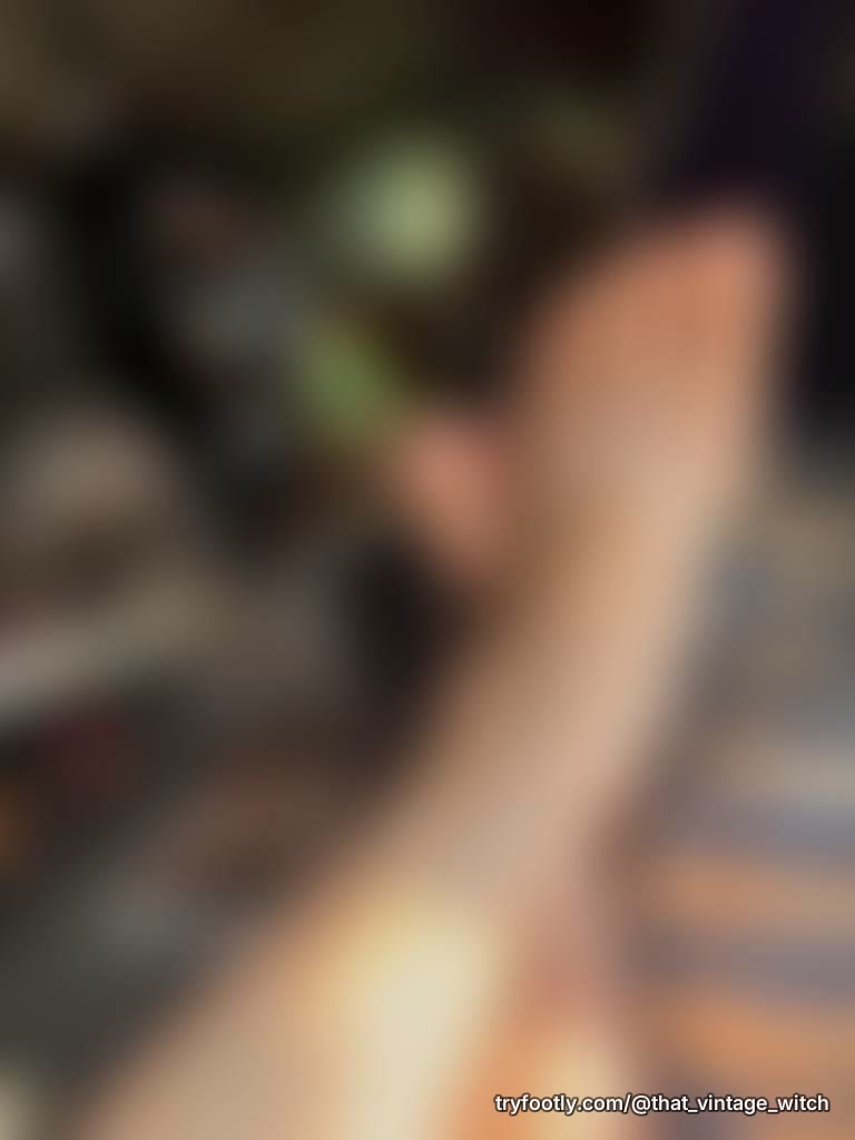 Hi welcome to my page! Me and my feet are happy to share with you.
