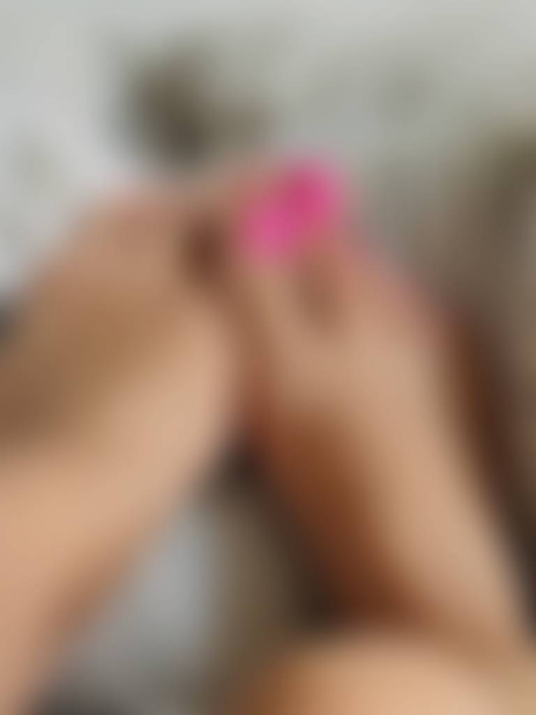 What could these pretty pink toes do for you? 😏