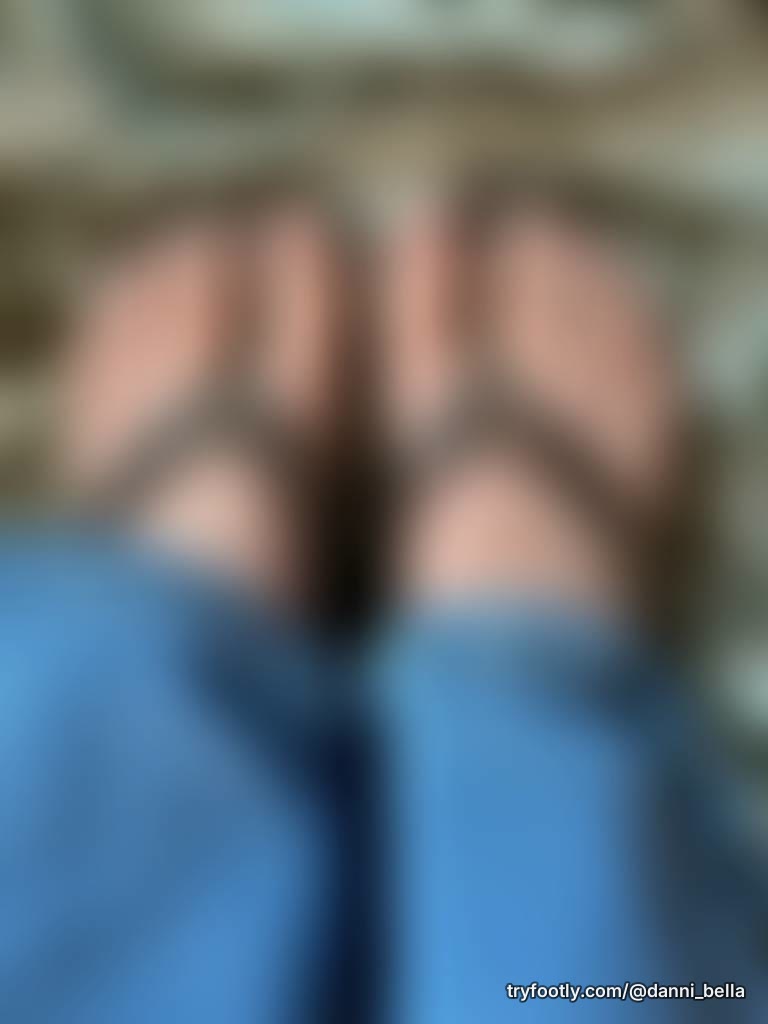 This is my first post! Fresh pedicure! More fun pics to come! DM me for custom content!