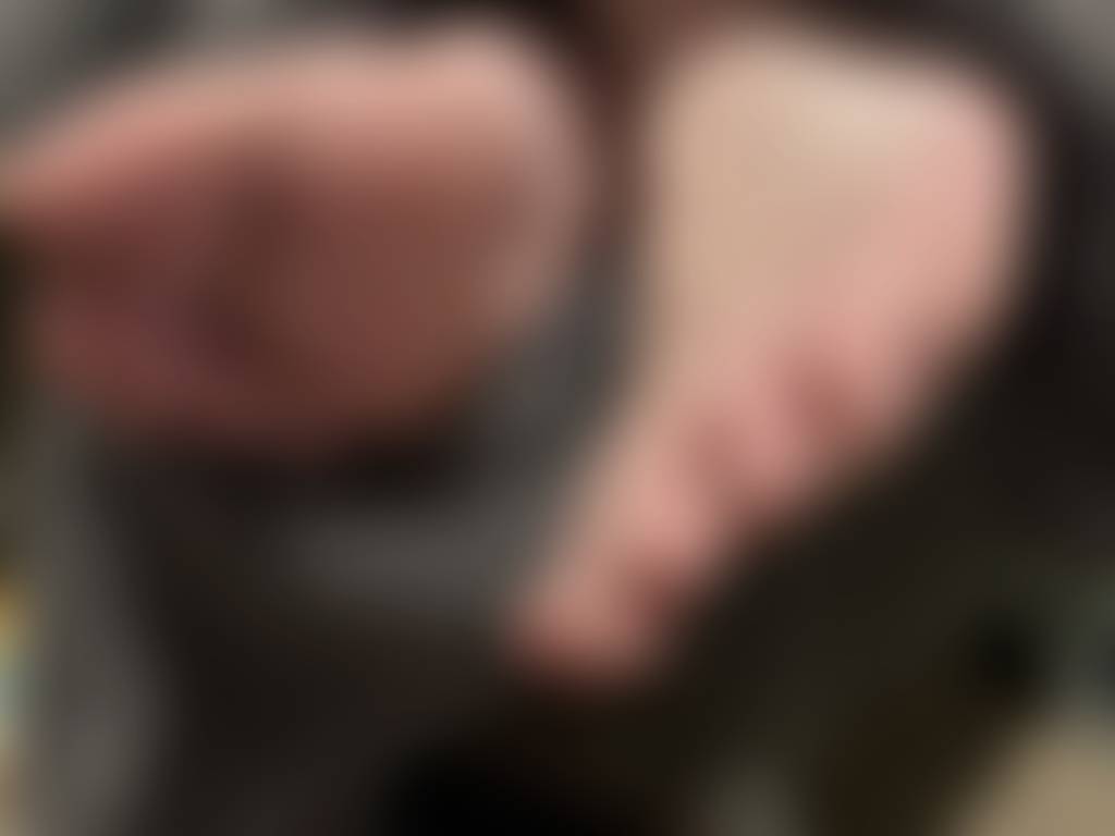 Juicy veins ! Wrinkled toes from the bath 🦶💰💋