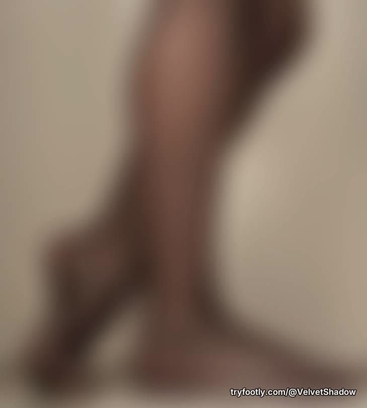 Immerse yourself in the elegance of these black tights. A session dedicated to highlightin