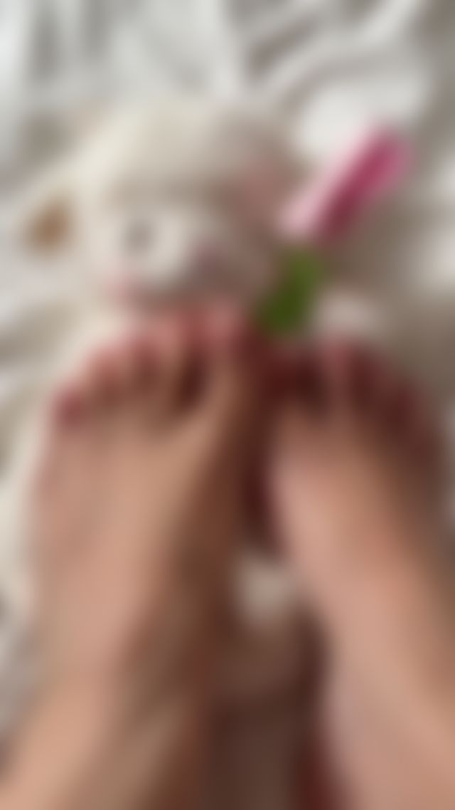Imagine you're the one under my feet 😏