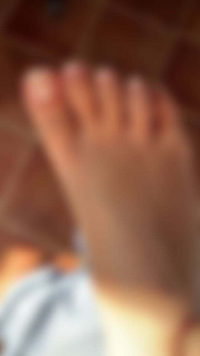 Perfectly groomed, delicate, and incredibly soft toes for your daily dose of perfection 💖