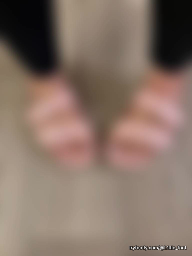 Do you like my sandals ? :3