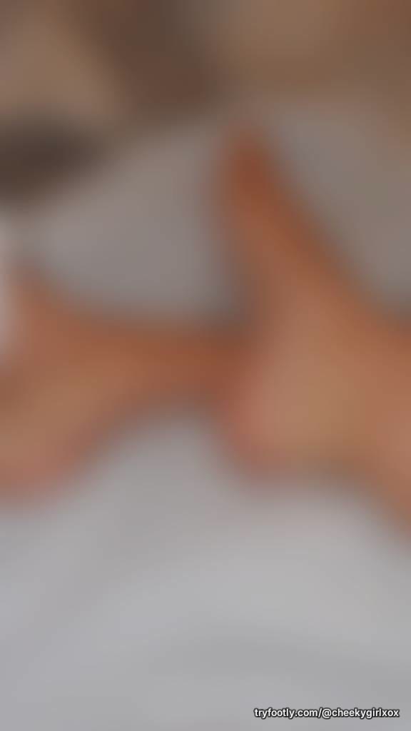 Dm me🤪🦶🏻