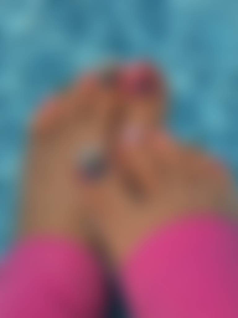 I love taking a dip in this warm weather 🥰
