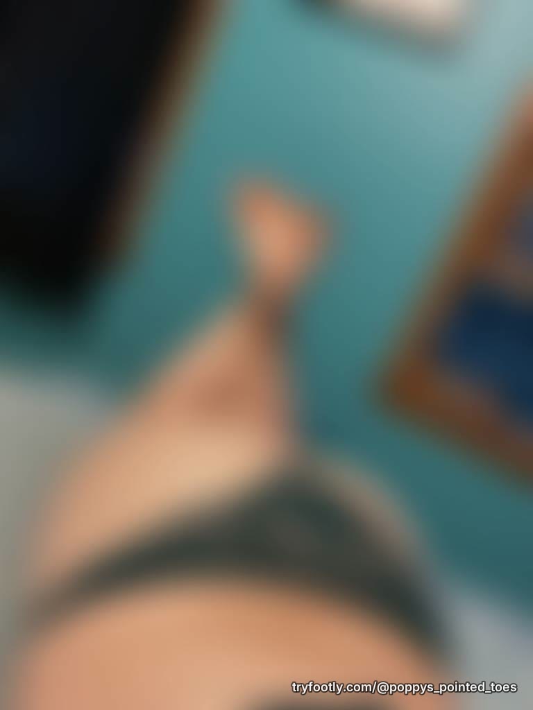 Relaxing in some new panties. Say hi!