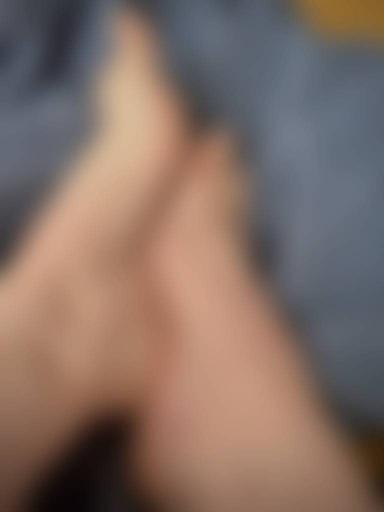 Come snuggle with my arches for my morning coffee ☕️💗