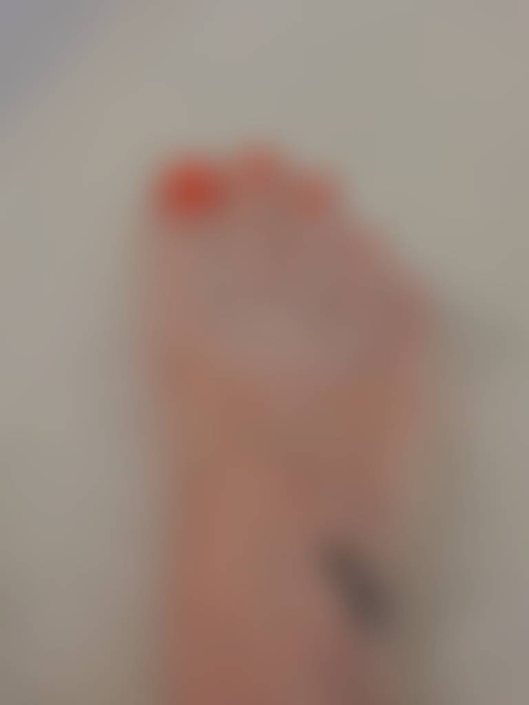 Hi everyone ๐ซง๐๐ฃ check these toes ๐ค๐คญ