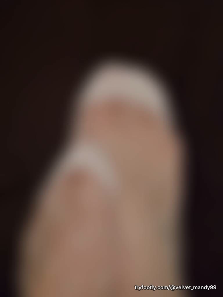 Do you prefer bare foot or cute socks?🤭🧸🧦🤍