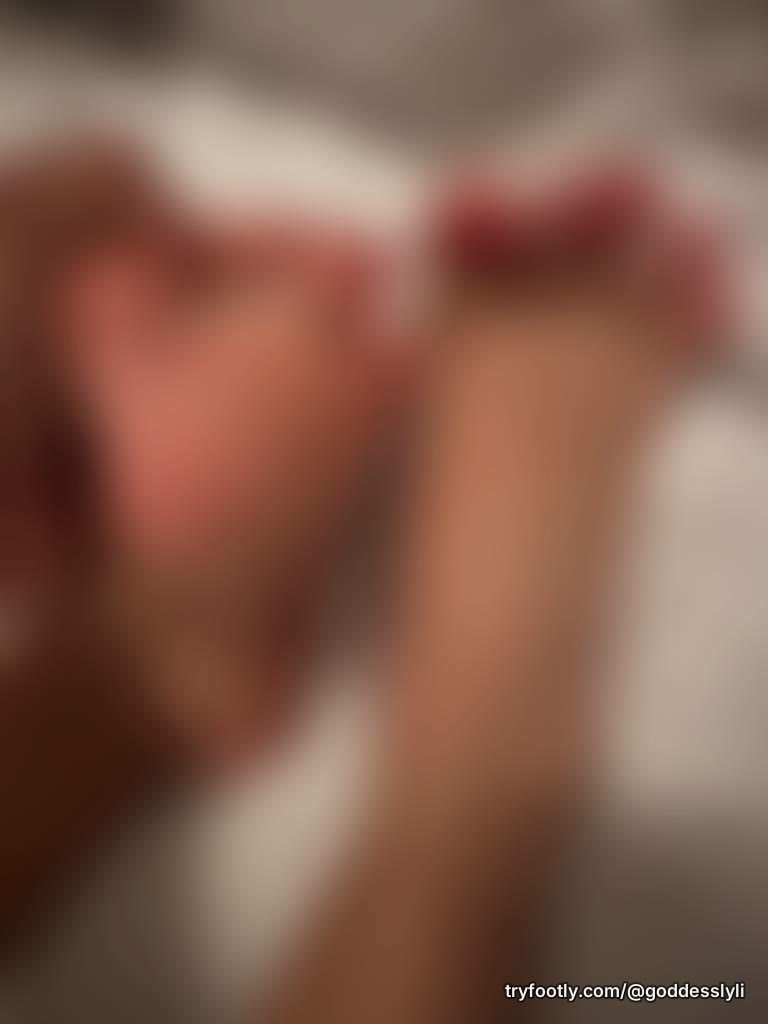 Spread toes !! , yessss daddy !!!!