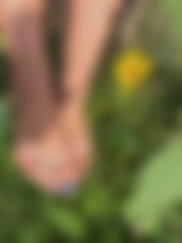 I’m new on here ☺️. I can’t wait to show you guys more of my gorgeous feet.