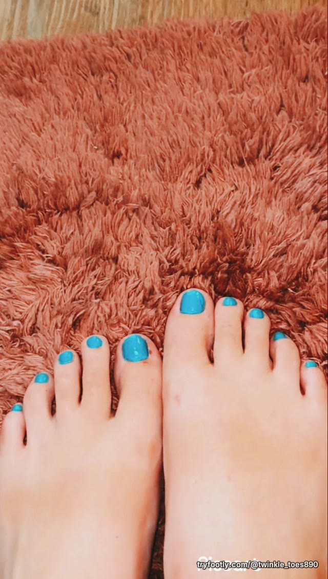 Hi cuties! 💖 This is my very first post as your soft sole princess 🦶✨ I’m just starting my