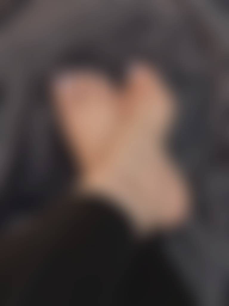 Relaxed and perfectly arched, waiting for requests, if you like dm me🩷