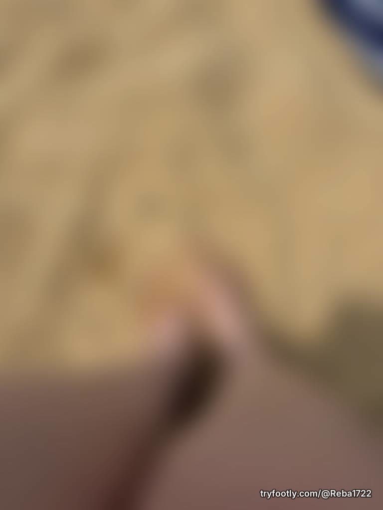 Sand between my toesss