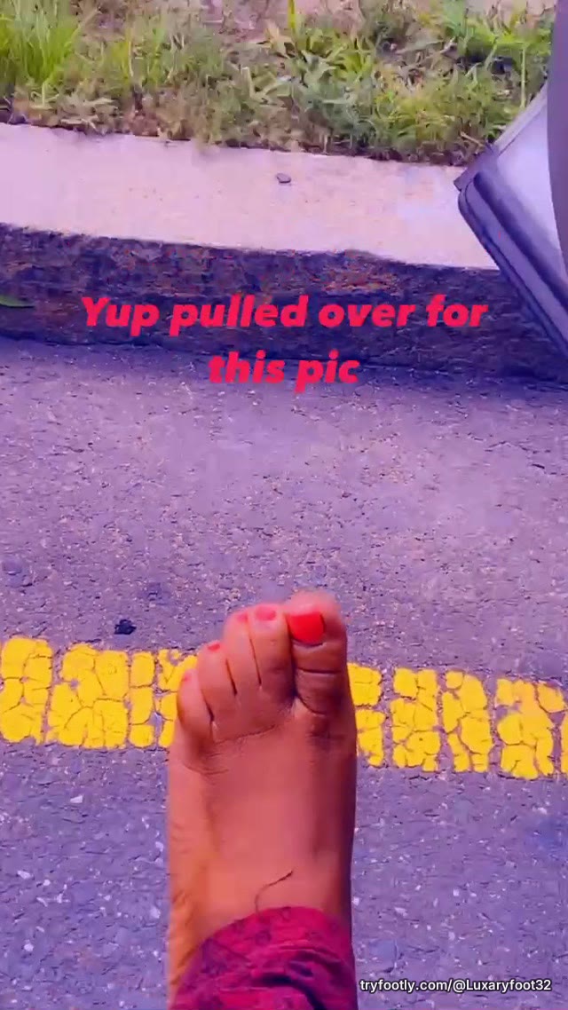 Can I get a foot massage PUHLEASE