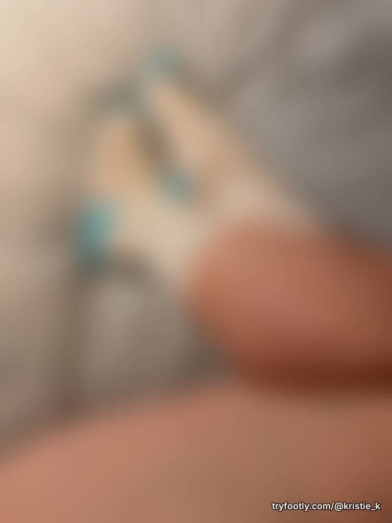 Who wants to see my socks off 😘